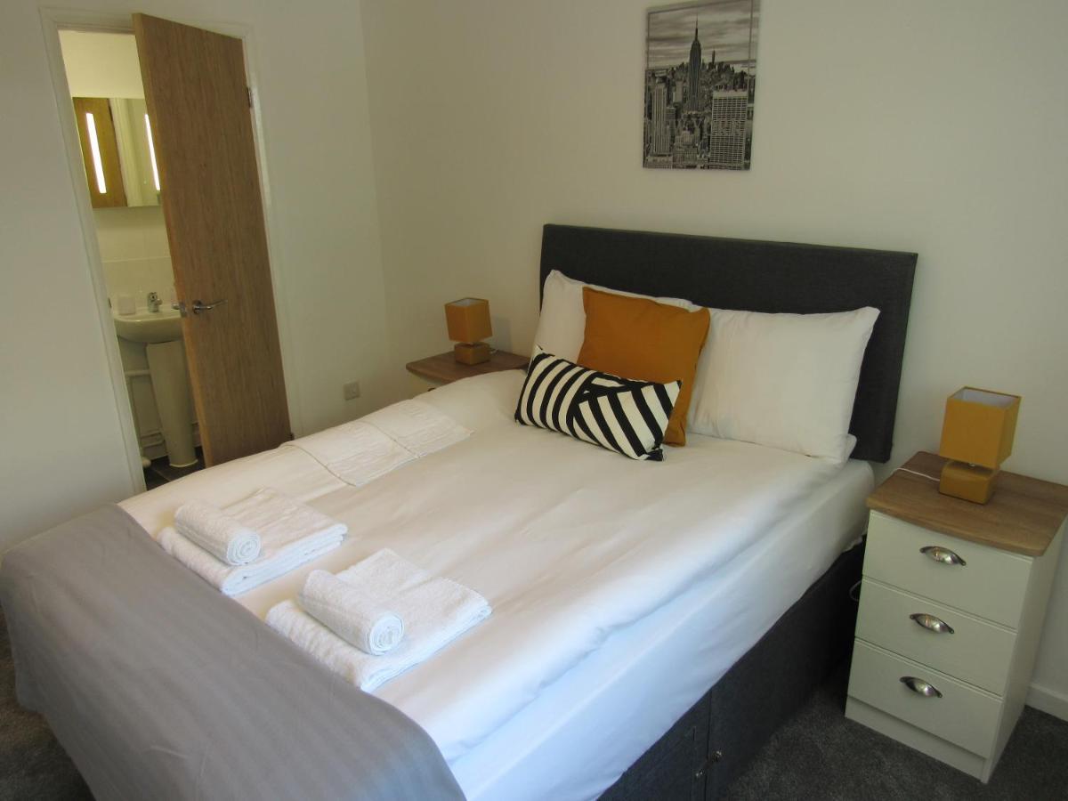 The Cambridge Suites - Tas Accommodations Buitenkant foto