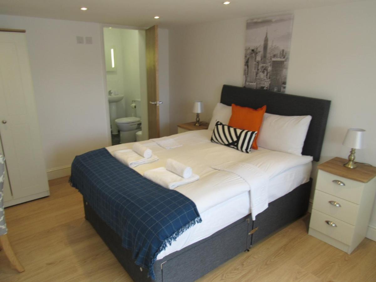The Cambridge Suites - Tas Accommodations Buitenkant foto