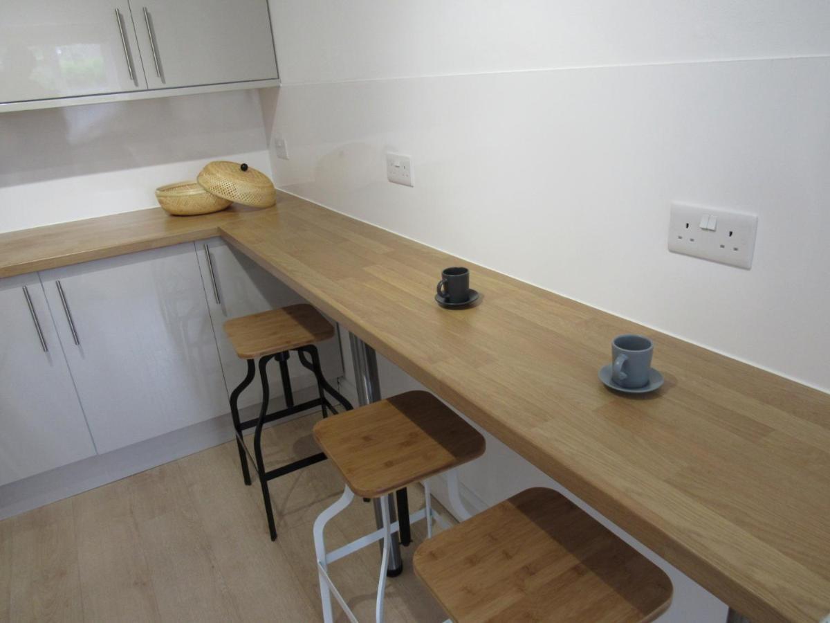 The Cambridge Suites - Tas Accommodations Buitenkant foto