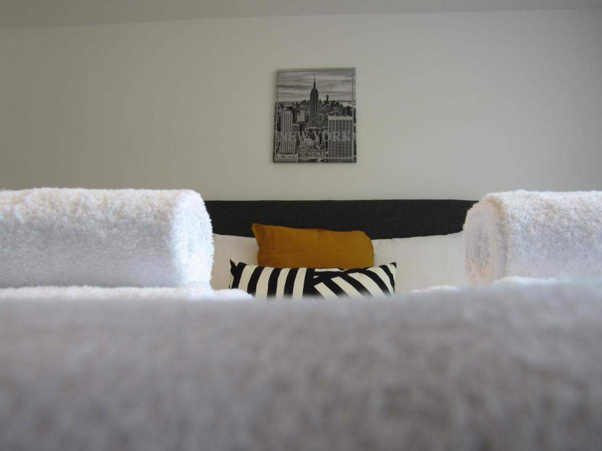 The Cambridge Suites - Tas Accommodations Buitenkant foto