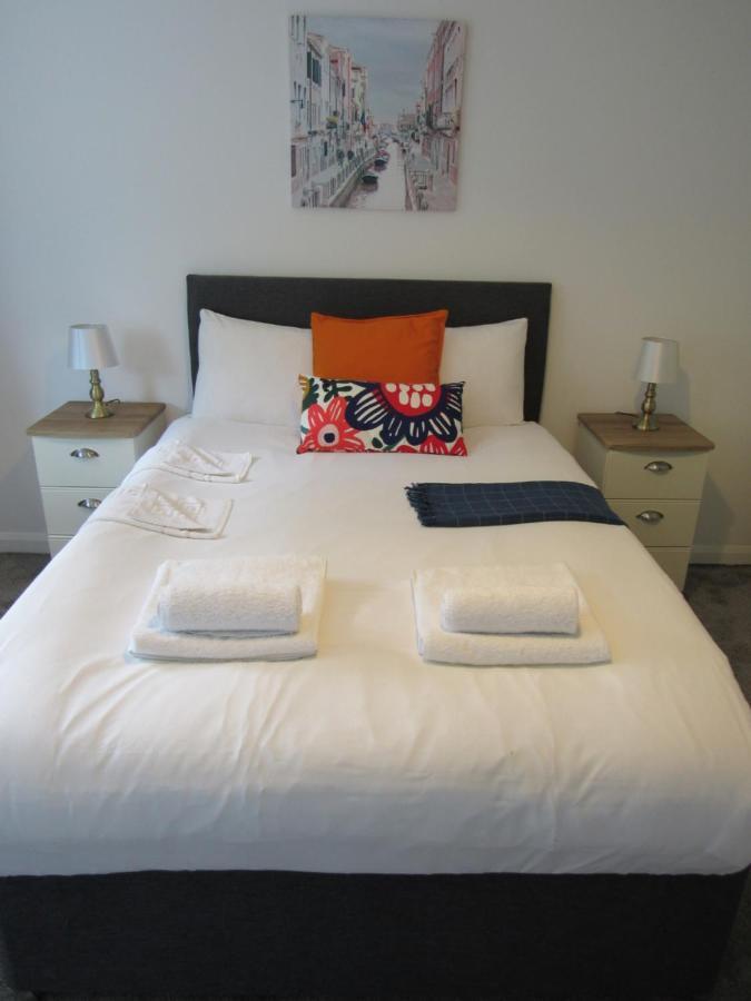 The Cambridge Suites - Tas Accommodations Buitenkant foto