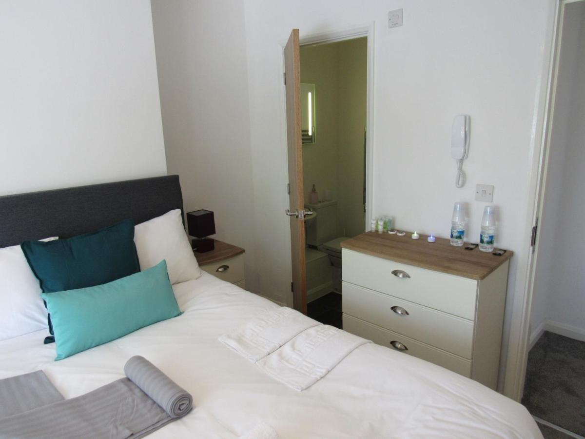 The Cambridge Suites - Tas Accommodations Buitenkant foto