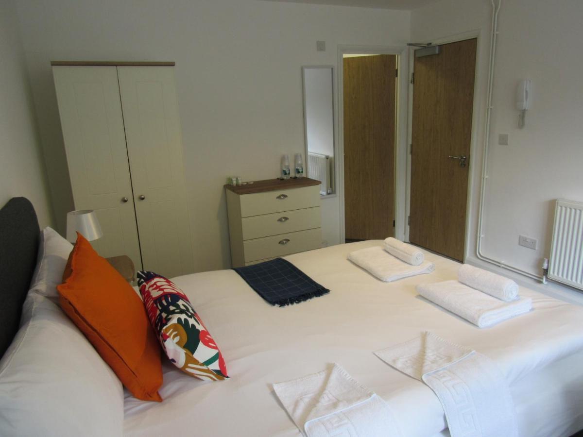 The Cambridge Suites - Tas Accommodations Buitenkant foto