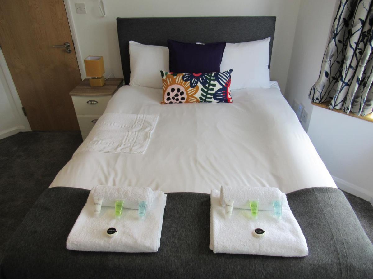 The Cambridge Suites - Tas Accommodations Buitenkant foto