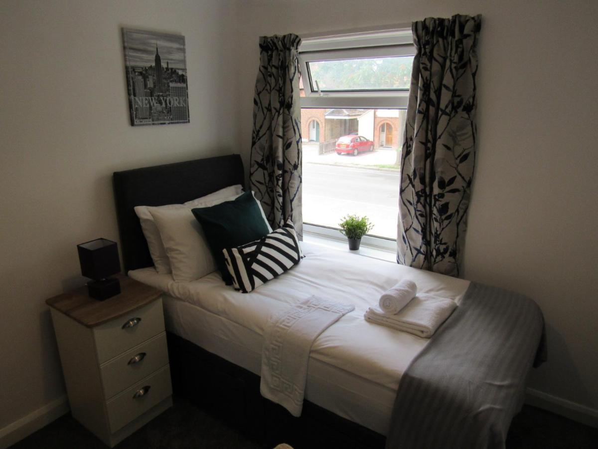 The Cambridge Suites - Tas Accommodations Buitenkant foto