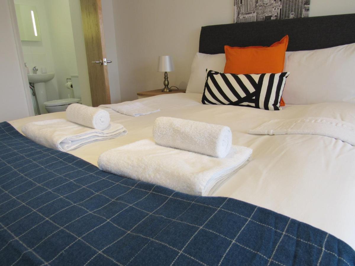 The Cambridge Suites - Tas Accommodations Buitenkant foto