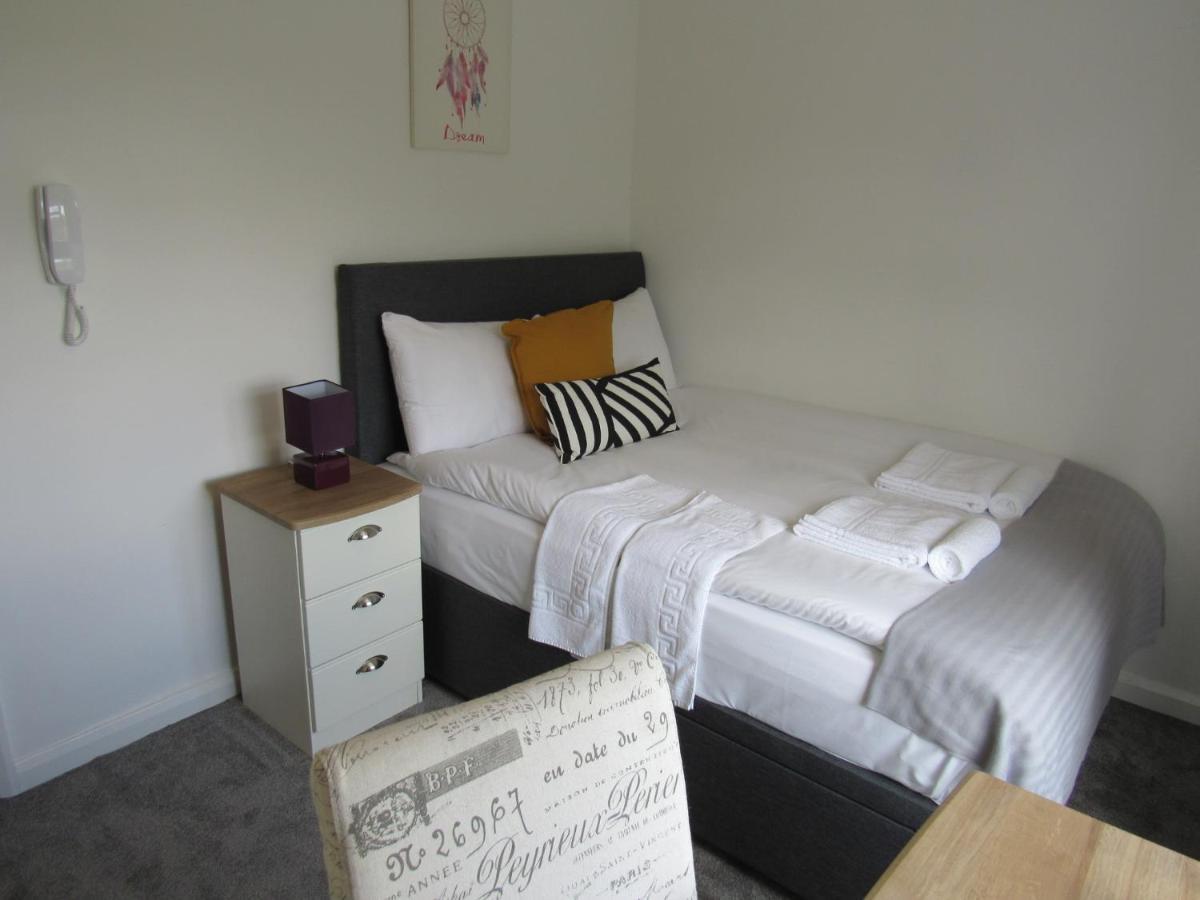 The Cambridge Suites - Tas Accommodations Buitenkant foto