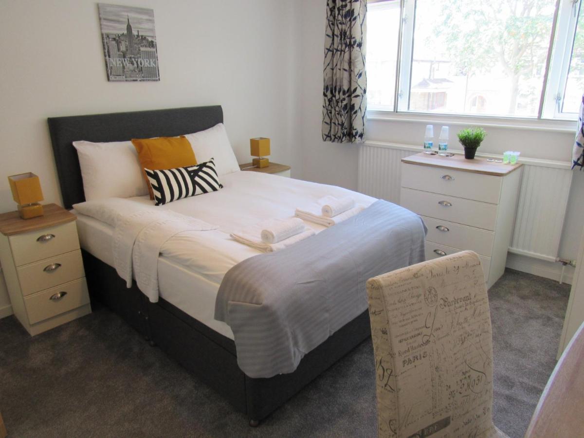 The Cambridge Suites - Tas Accommodations Buitenkant foto