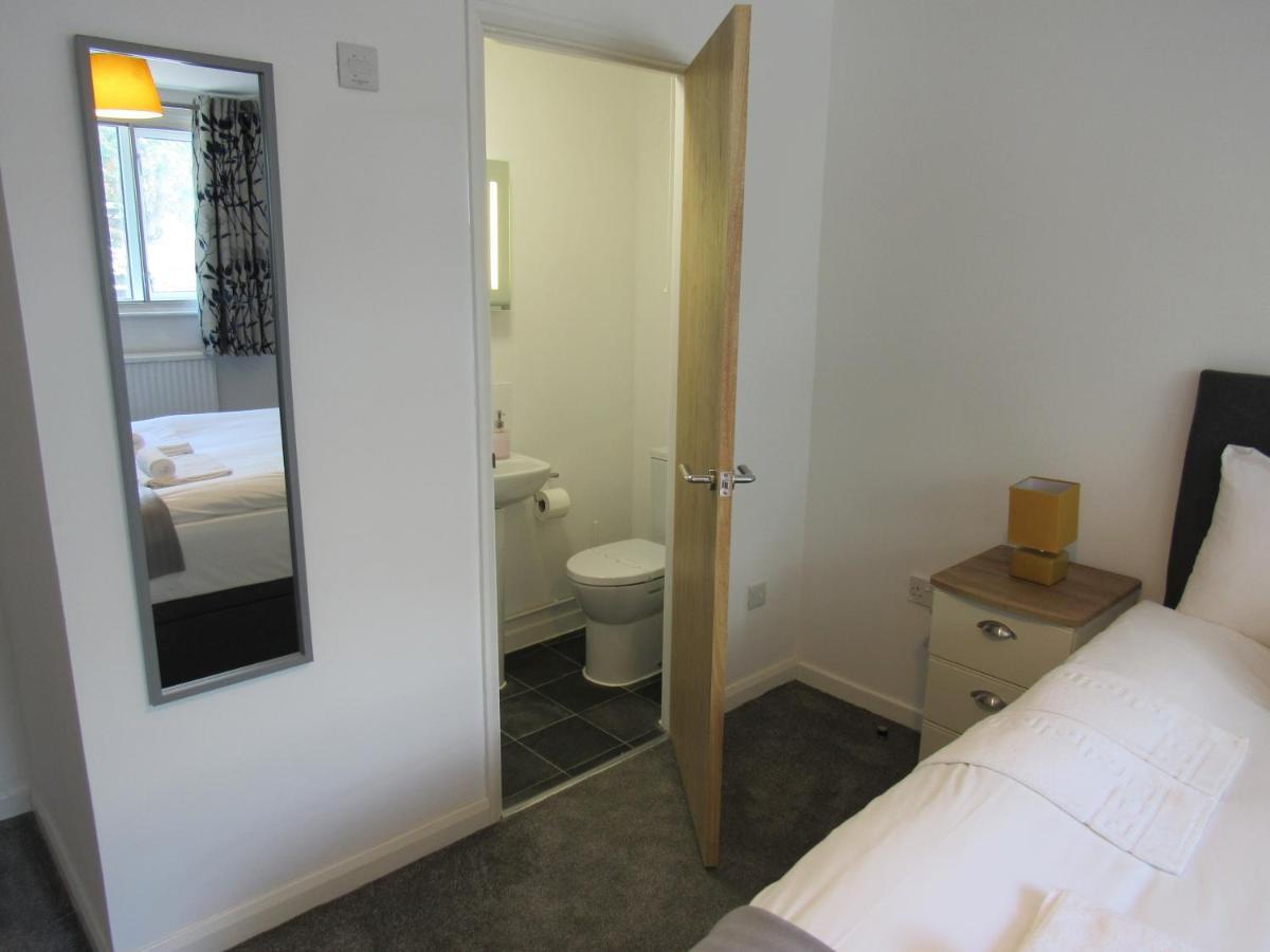 The Cambridge Suites - Tas Accommodations Buitenkant foto